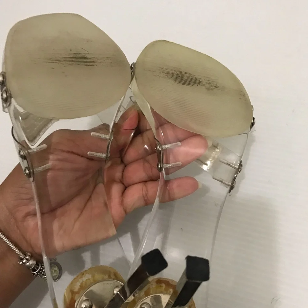 Stuart Weitzman Women's Clear Heel and Crystal Size 9M